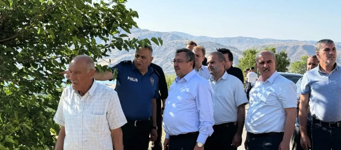 Malatya'nın Kale İlçesinde korkutan yangın devam ediyor
