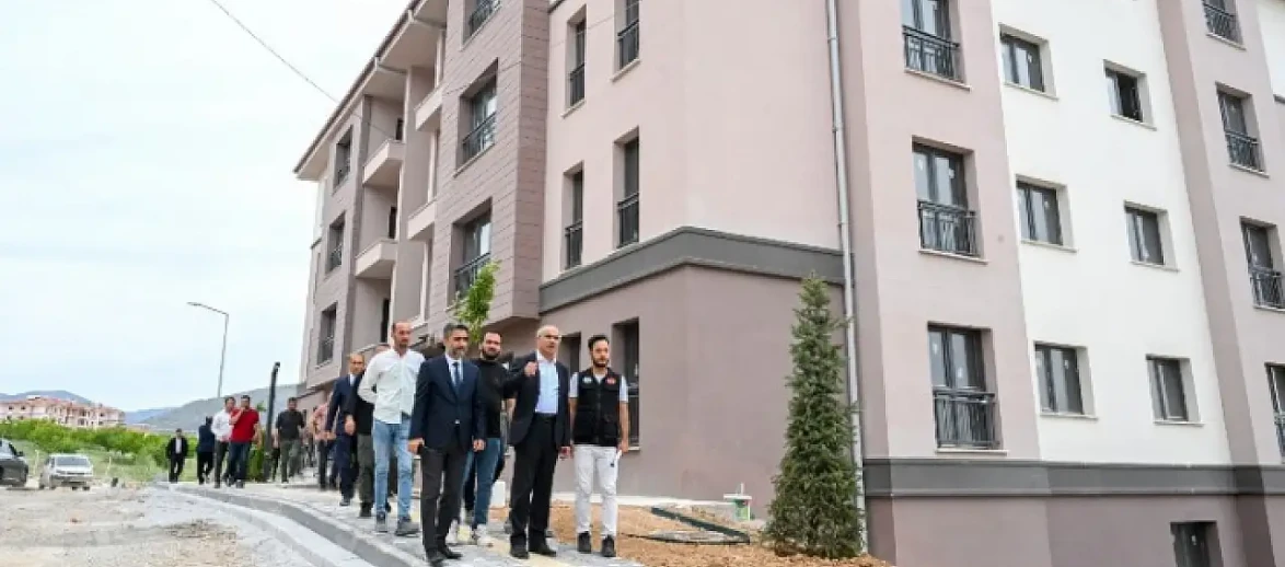 Halk şaşkına döndü İkizce yolsuz, susuz ama İlçe oluyor!