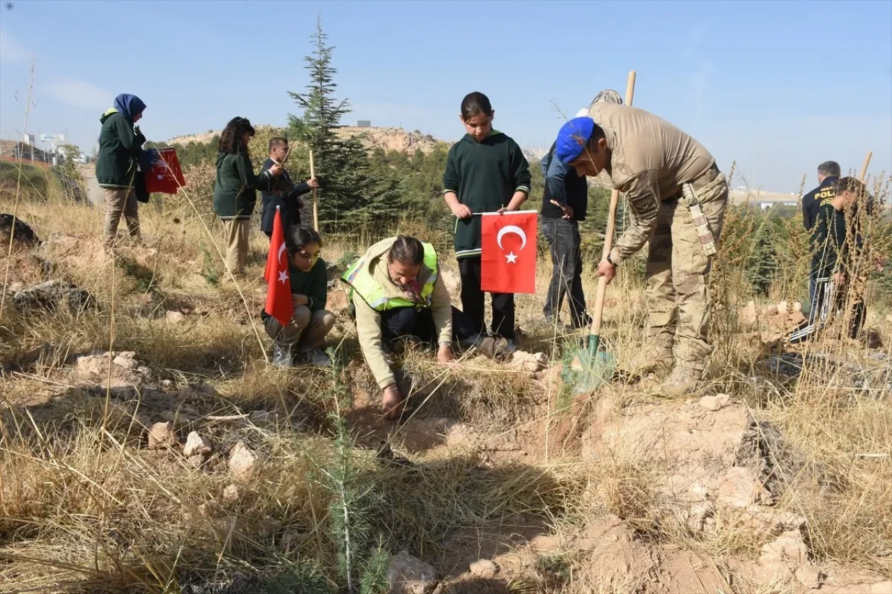 Malatya’da Cumhuriyet’in 102. Yılında 102 Fidan Toprakla Buluştu