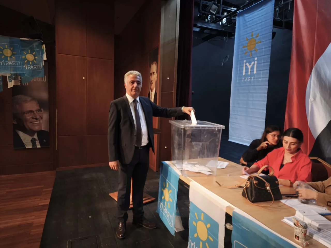 İYİ Parti'de Yeni Bir Dönem: Alper Karakurt İlçe Başkanı Seçildi