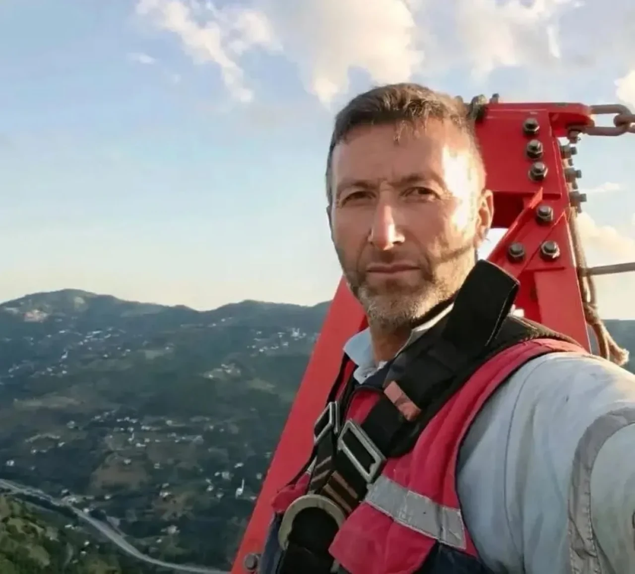 Darende’de Feci Kaza: Elektrik Direğinde Can Pazarı, Kurtarılamadı