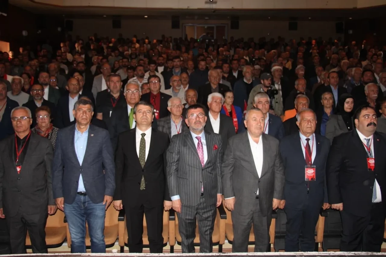 Başkan Göçer sert konuştu! Genel Başkan Yardımcısı arkadan konuştu!