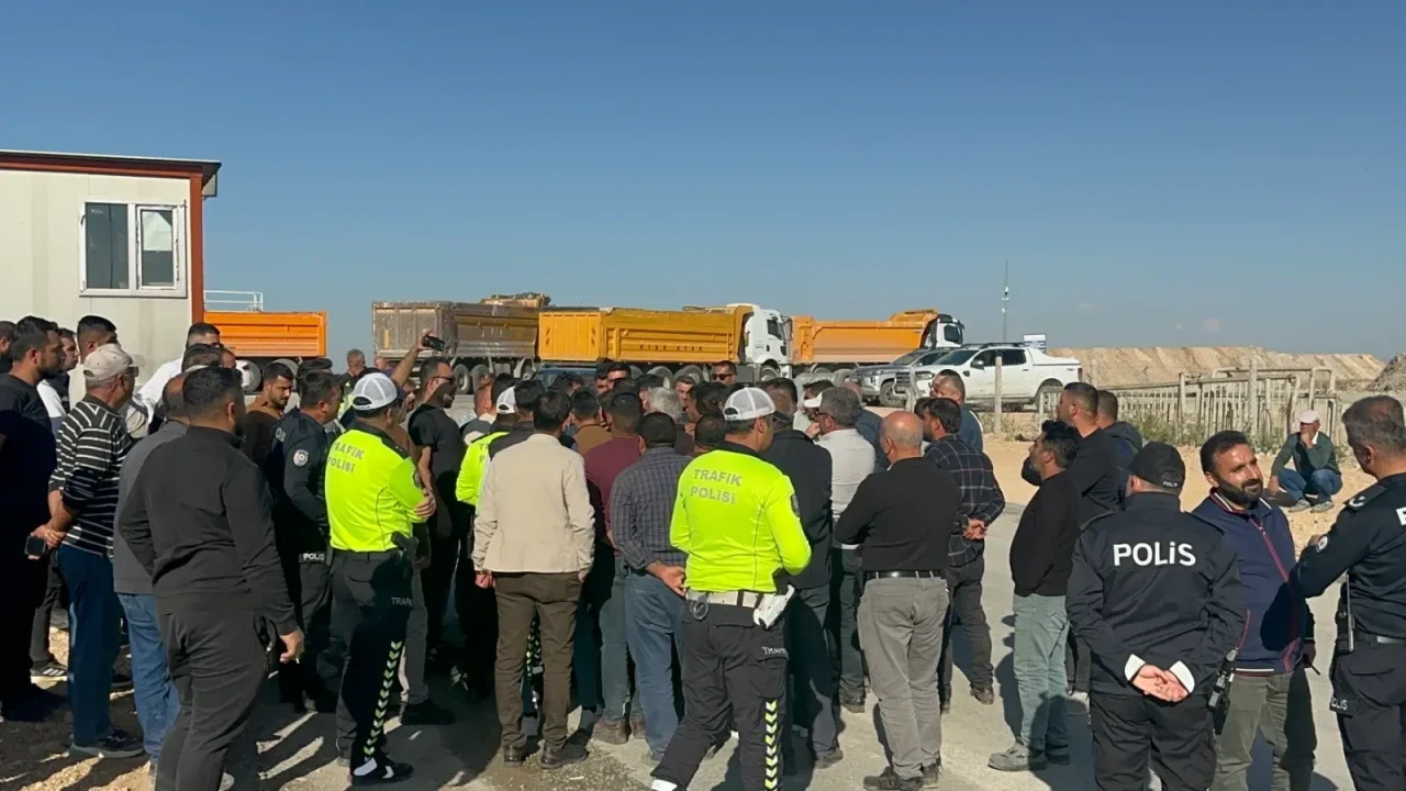 Malatya'da hafriyat kamyonu sürücüleri eylem yaptı!