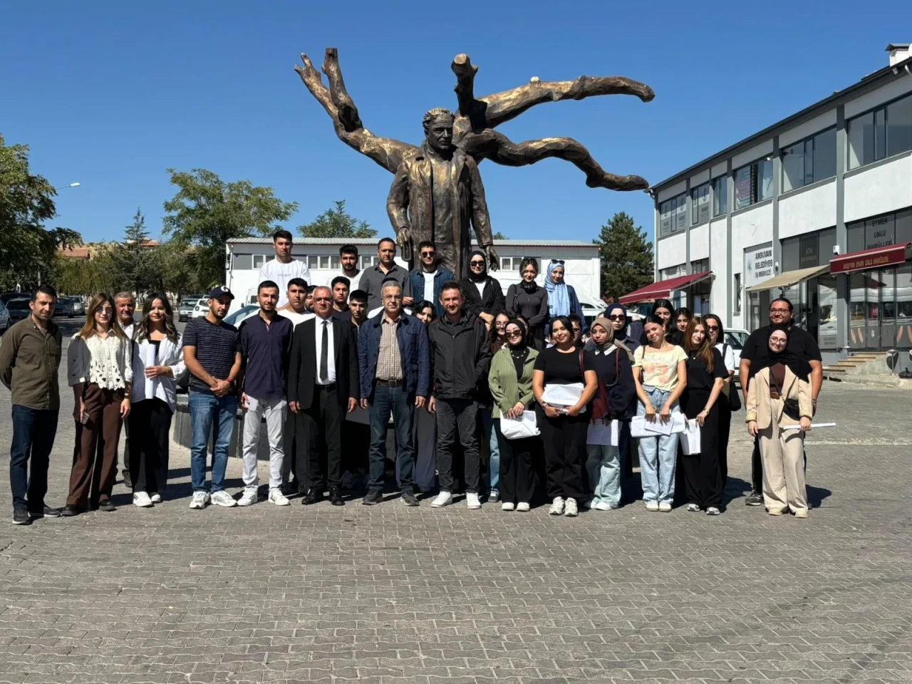 Üniversiteli öğrenciler tarih ve kültüre sahip çıkıyor!