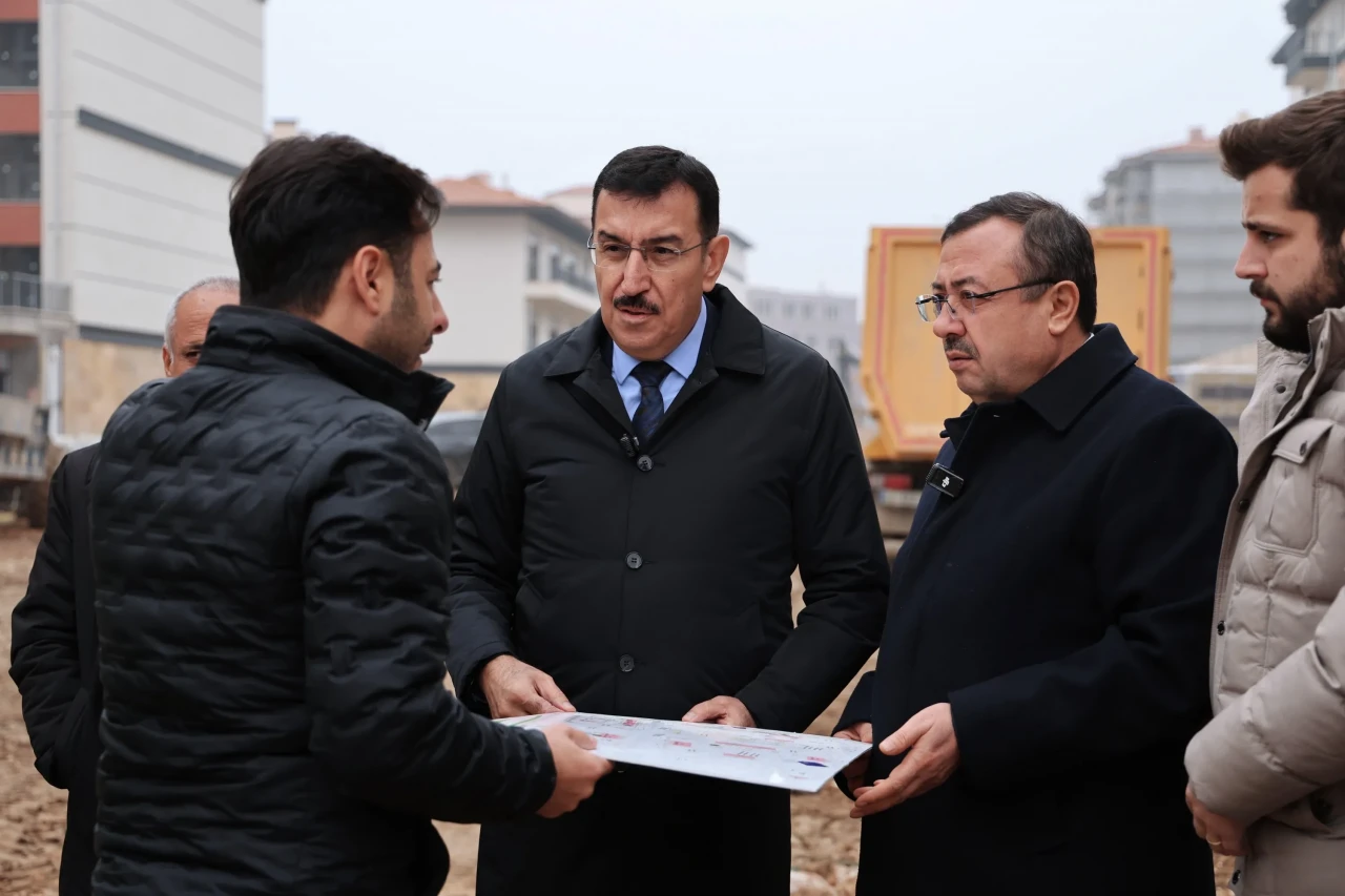 AK Parti Milletvekili Bülent Tüfenkci saha çalışmasında!