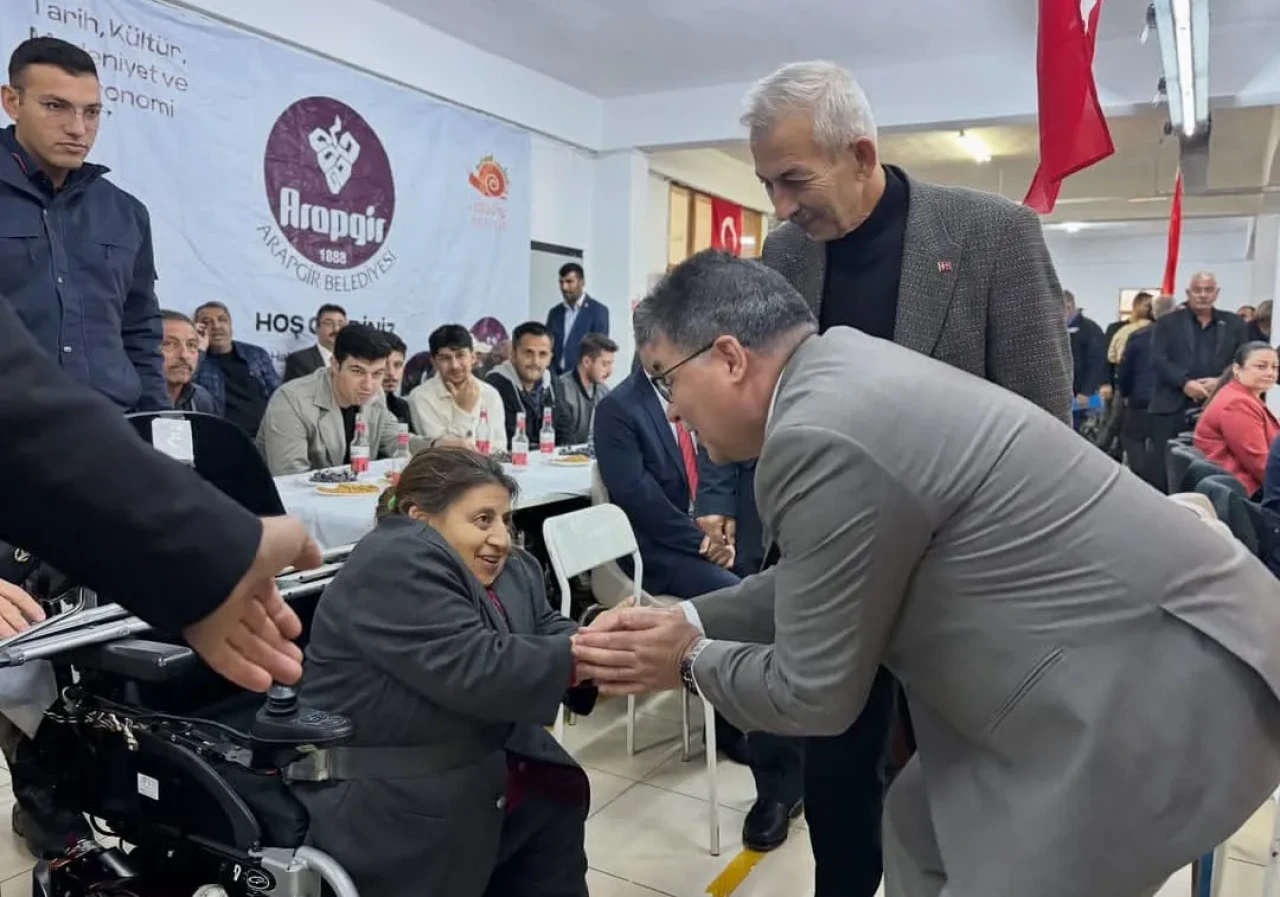 Arapgir’de yüzler gülüyor! 142 adet akülü sandelye dağıtıldı!