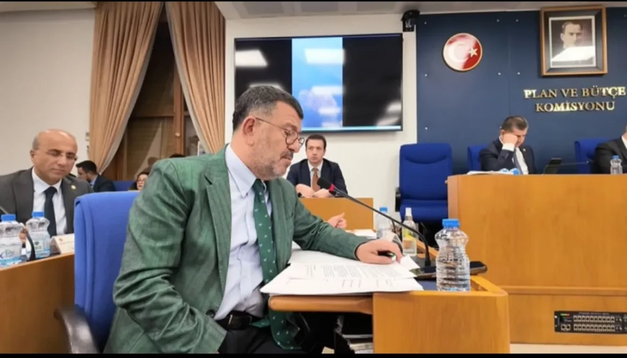 Ağbaba: “150 bin insanın olduğu alanda taş ocağının işi ne?”