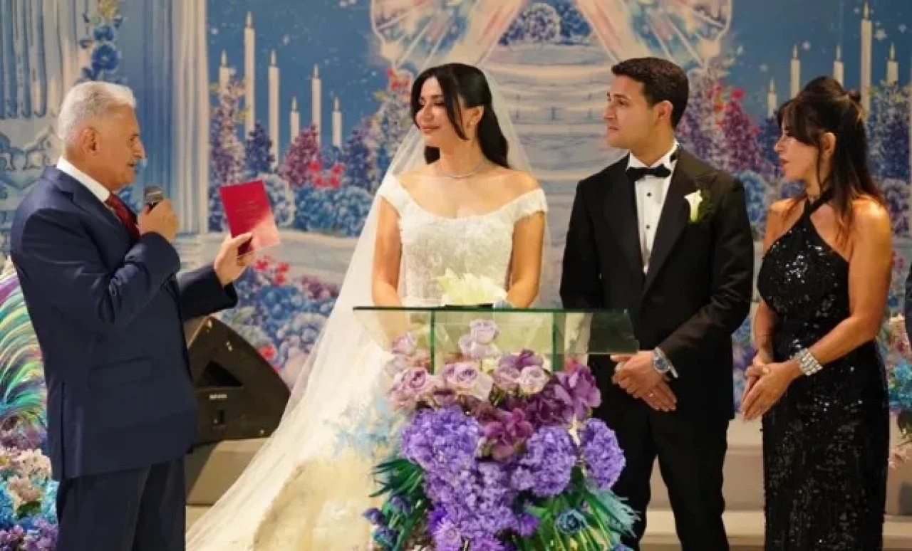 Kılıçtaroğlu ve Ak Partililer aynı düğünde nikah şahitti oldu!