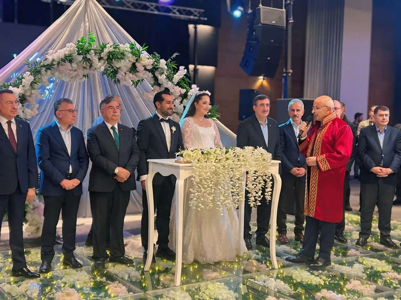 Ak Partili Bülent Tüfekçi’nin Kızı Merve Dünyaevine Girdi!