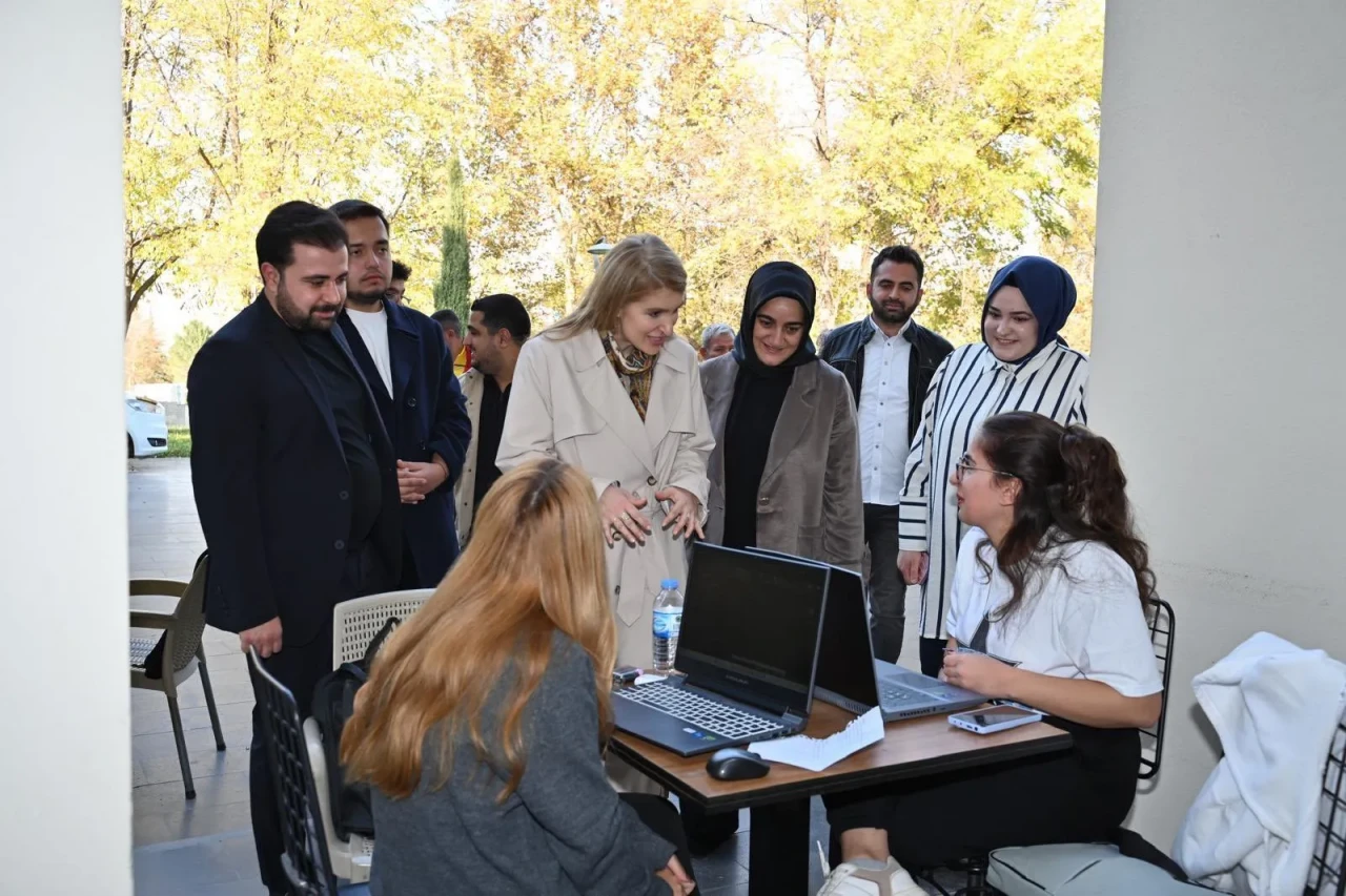 Üniversite öğrencilerin sesini Vekil Ölmeztoprak duydu!