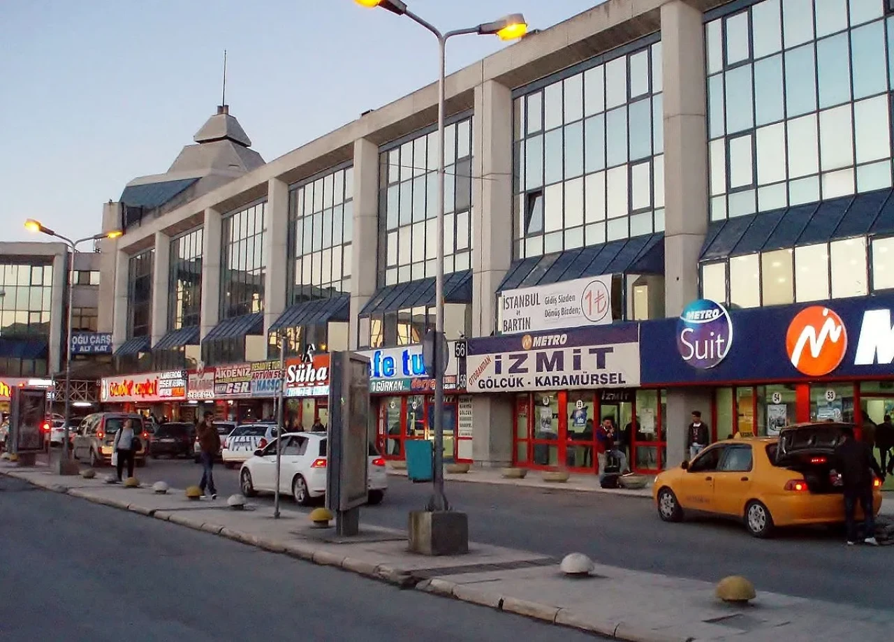 Bulduğu telefonu vermek için fidye gibi zorla para istedi!