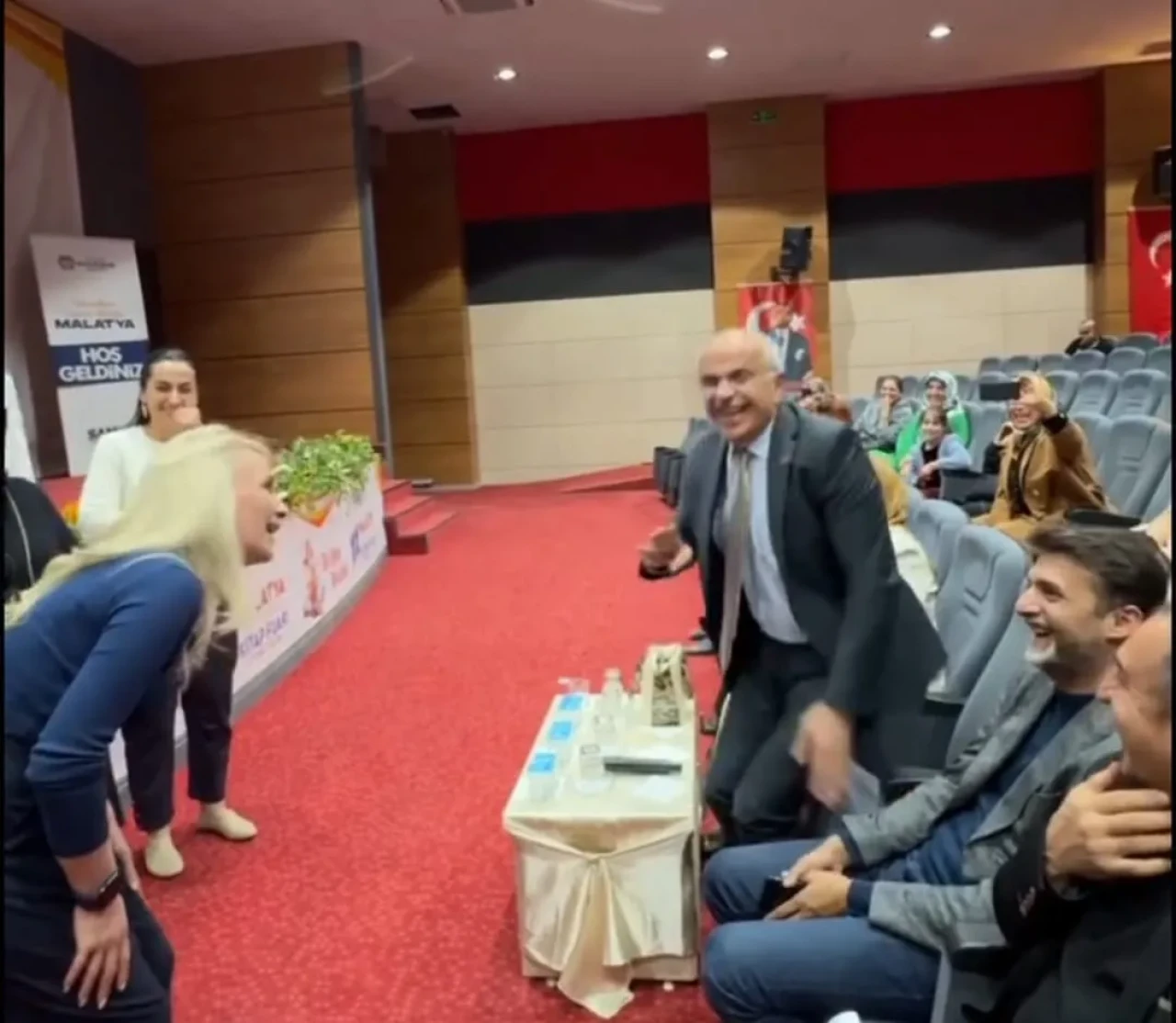 Başkan Sami Er'in kahkahası Malatya’yı karıştırdı!