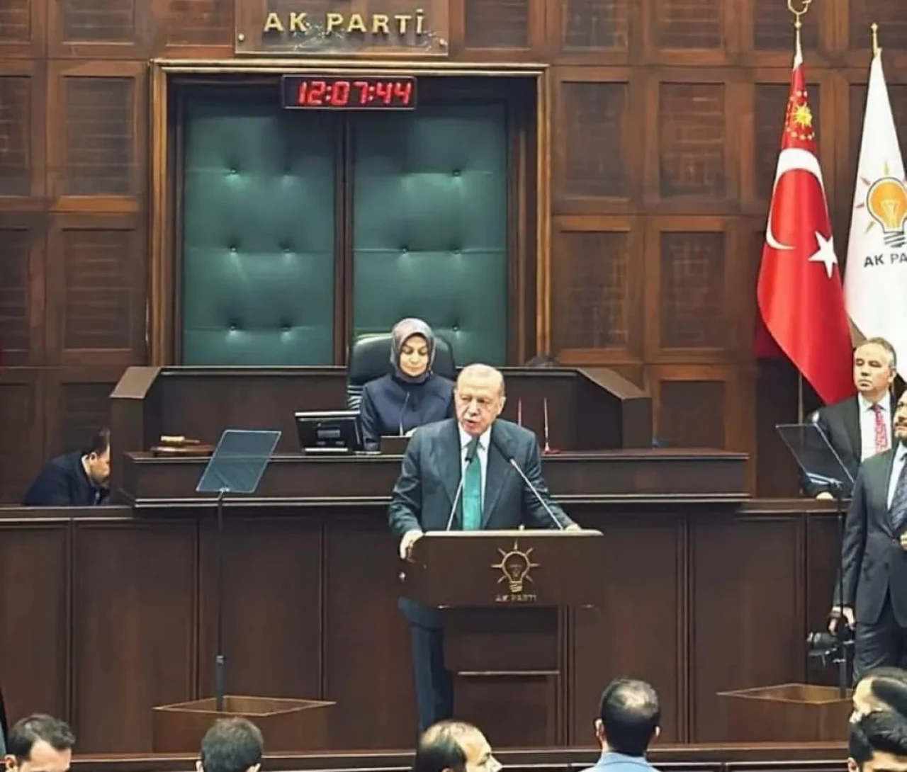 Erdoğan: "CHP Hararet Yaptı, Mutlaka Zincir Kıracak!"