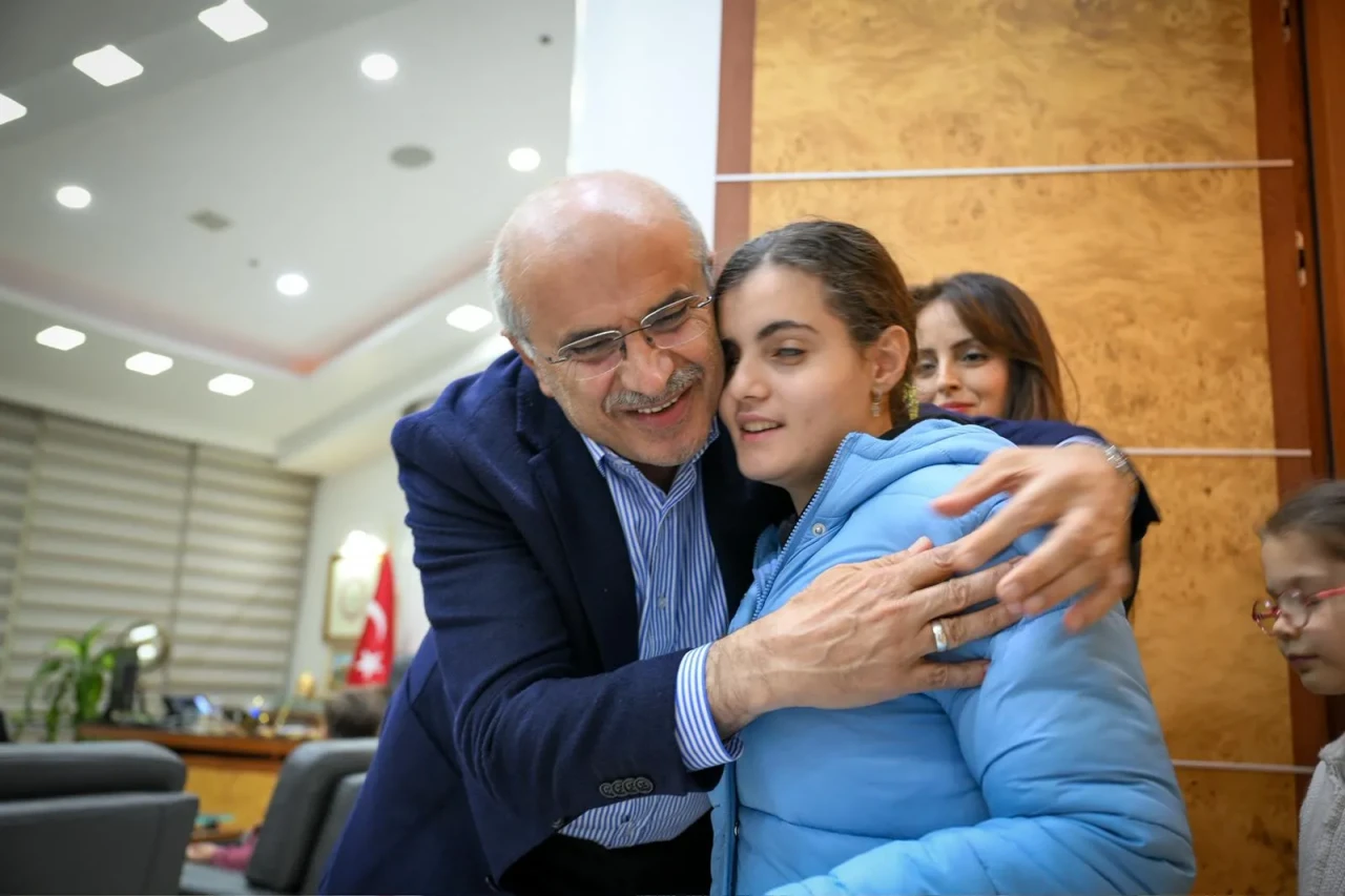 “Sami Er, Miniklerle Buluştu: Gözler Doldu, Kalpler Coştu”