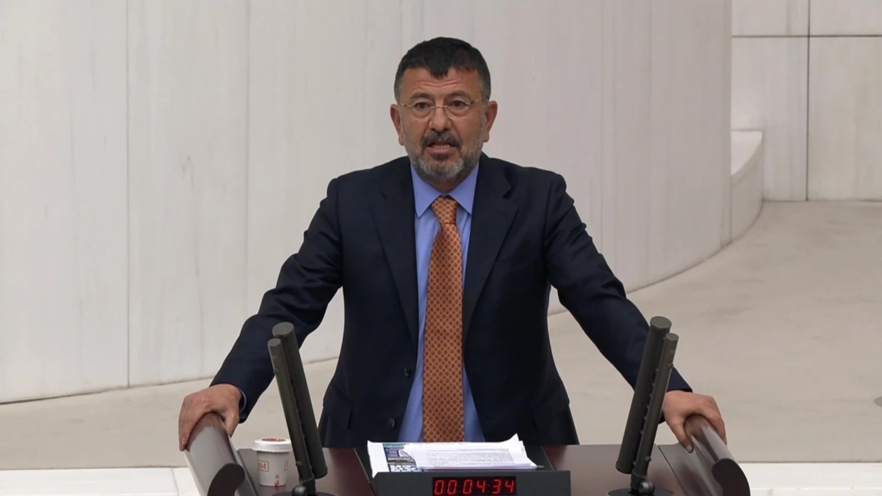 “YOLSUZLUK ARIYORSANIZ SAĞINIZA SOLUNUZA BAKACAKSINIZ”