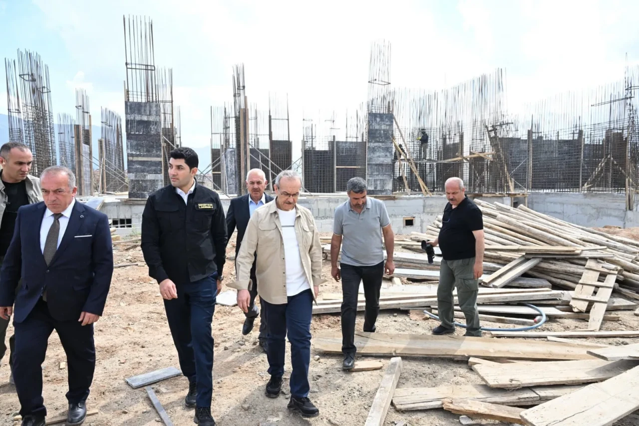 Vali Seddar Yavuz’undan Doğanşehir’e hizmet için çıkartma yaptı