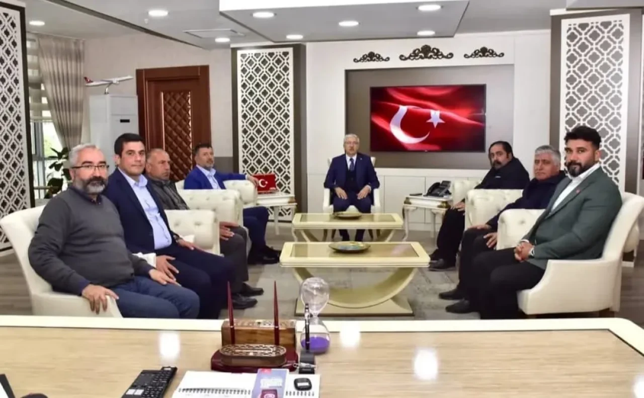 ÖĞRENCİLERE ÜCRETSİZ YEMEK MHP VE AKP TARAFINDAN VETO EDİLMİŞ