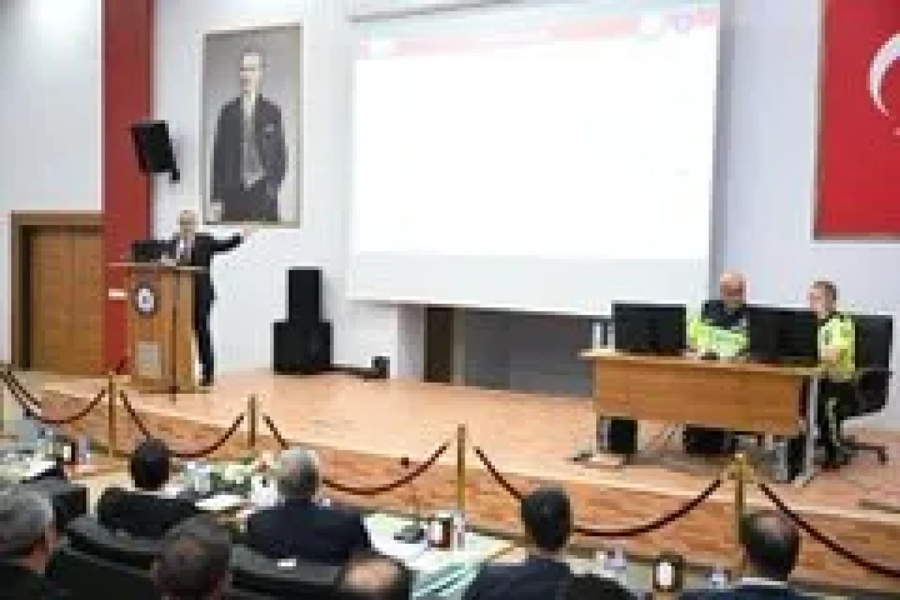 MALATYA VALİSİ SEDDAR YAVUZ BETON VE HARFİYATÇILARI UYARDI