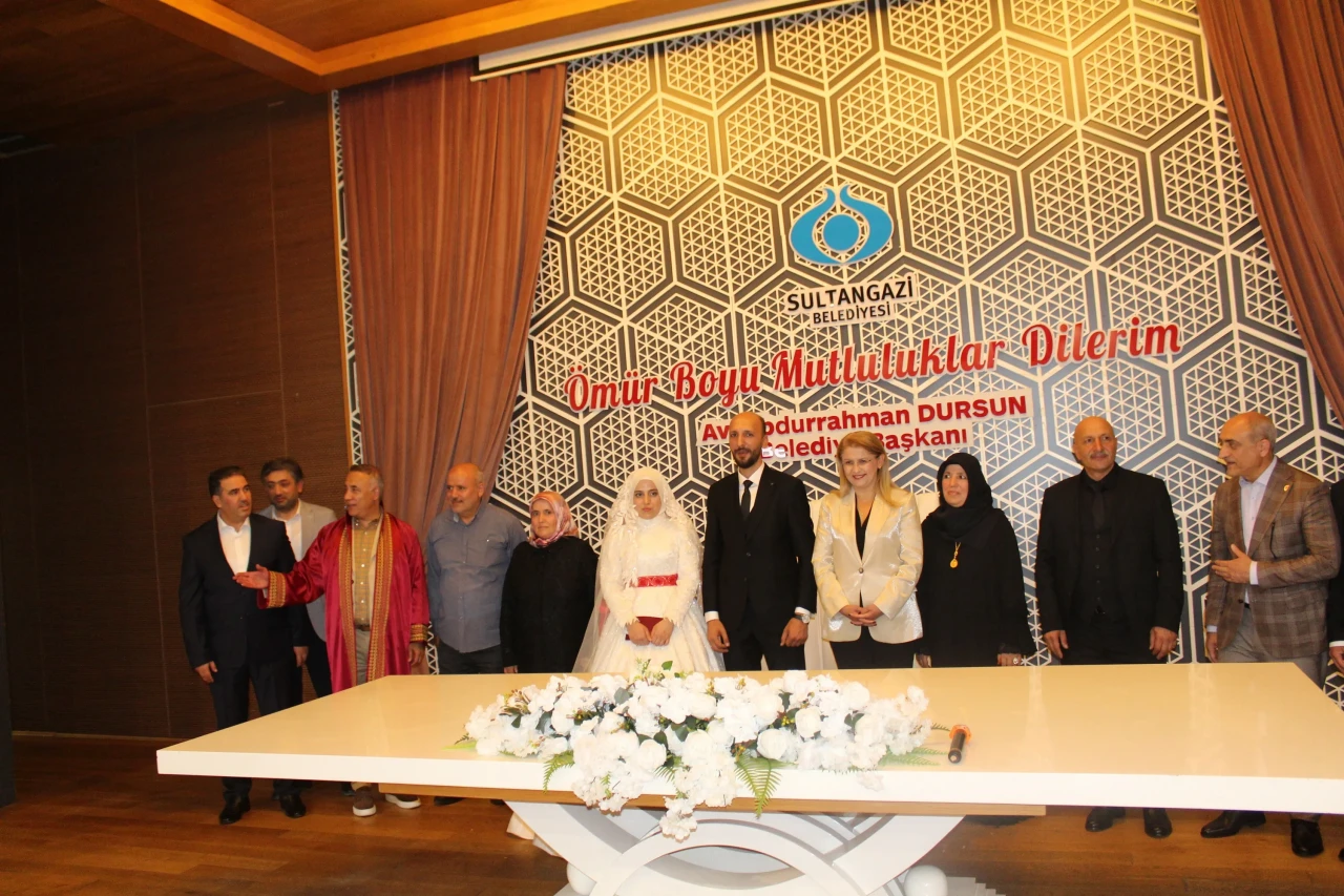 Malatyalılar İstanbul’da düğünde buluşup hasret giderdi!