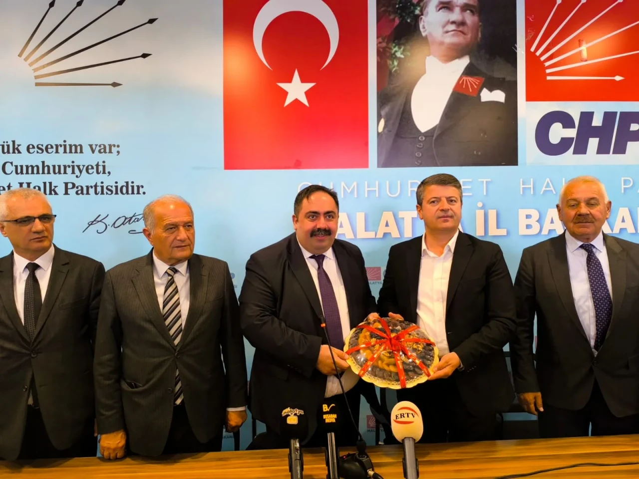 ADIYAMANLI BAŞKAN : "MALATYA ADIYAMAN BİR ELMANIN İKİ YARISI"