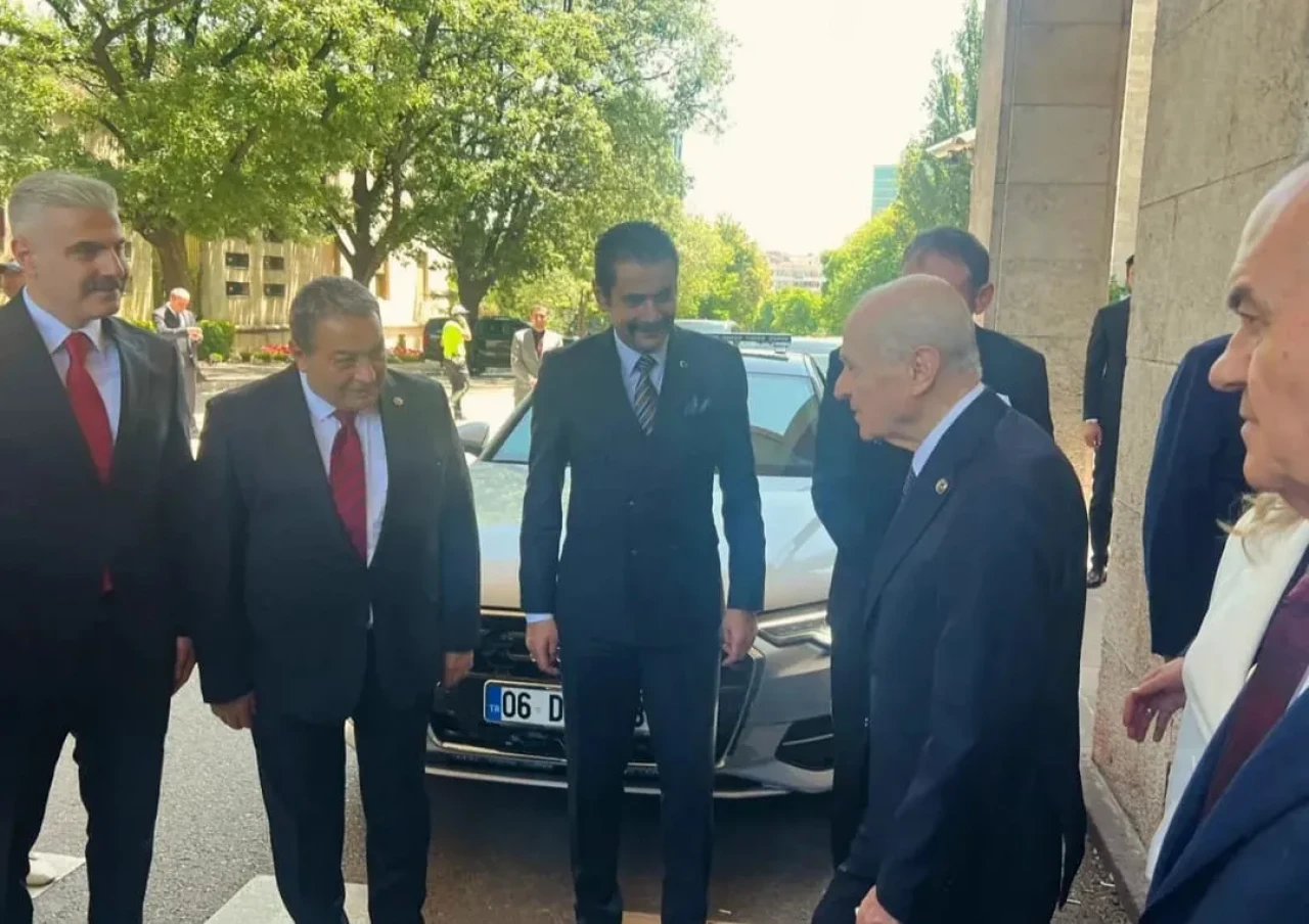 MHP'li Fendoğlu aylar sonra Meclise döndü Bahçeli'yi kapıda karşıladı