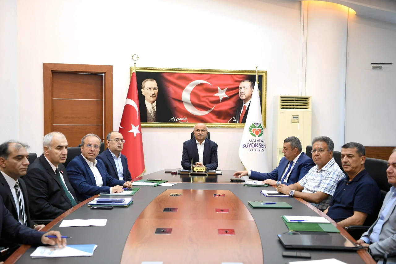 Malatya dondu, bahçeler kurudu, Sami Başkan Festival yapılıyor!
