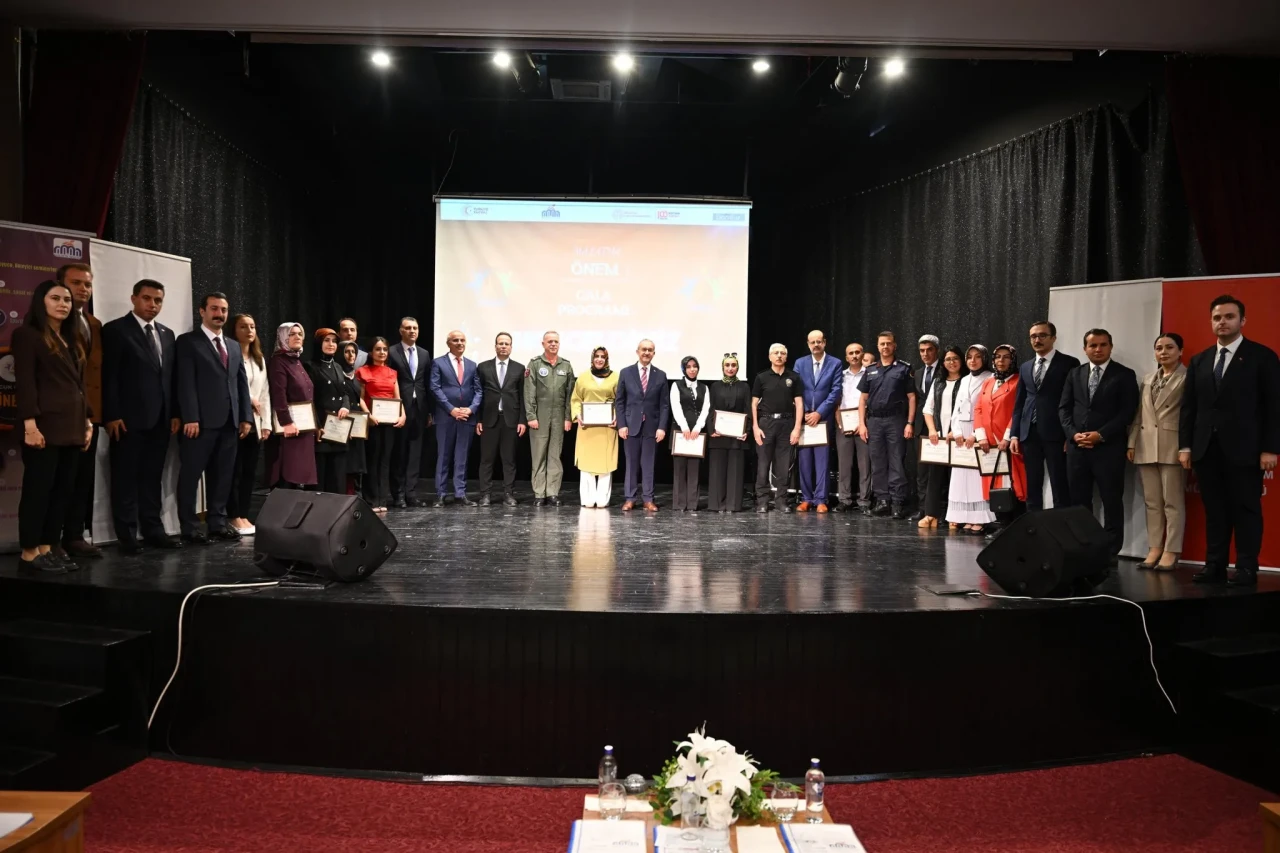 Vali Yavuz:" Çocuklarımızı kimseye kaptırmayacağız"