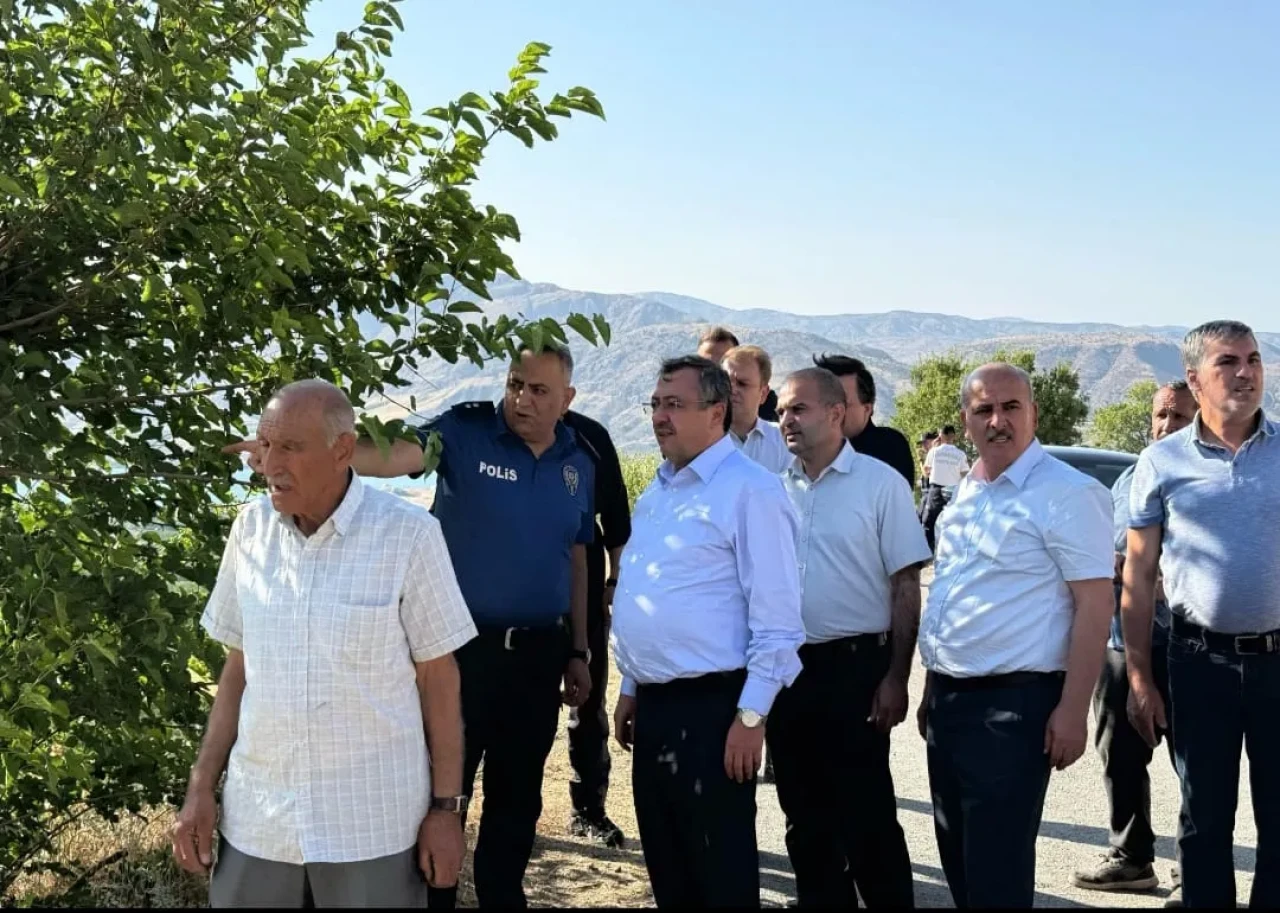 Malatya'nın Kale İlçesinde korkutan yangın devam ediyor