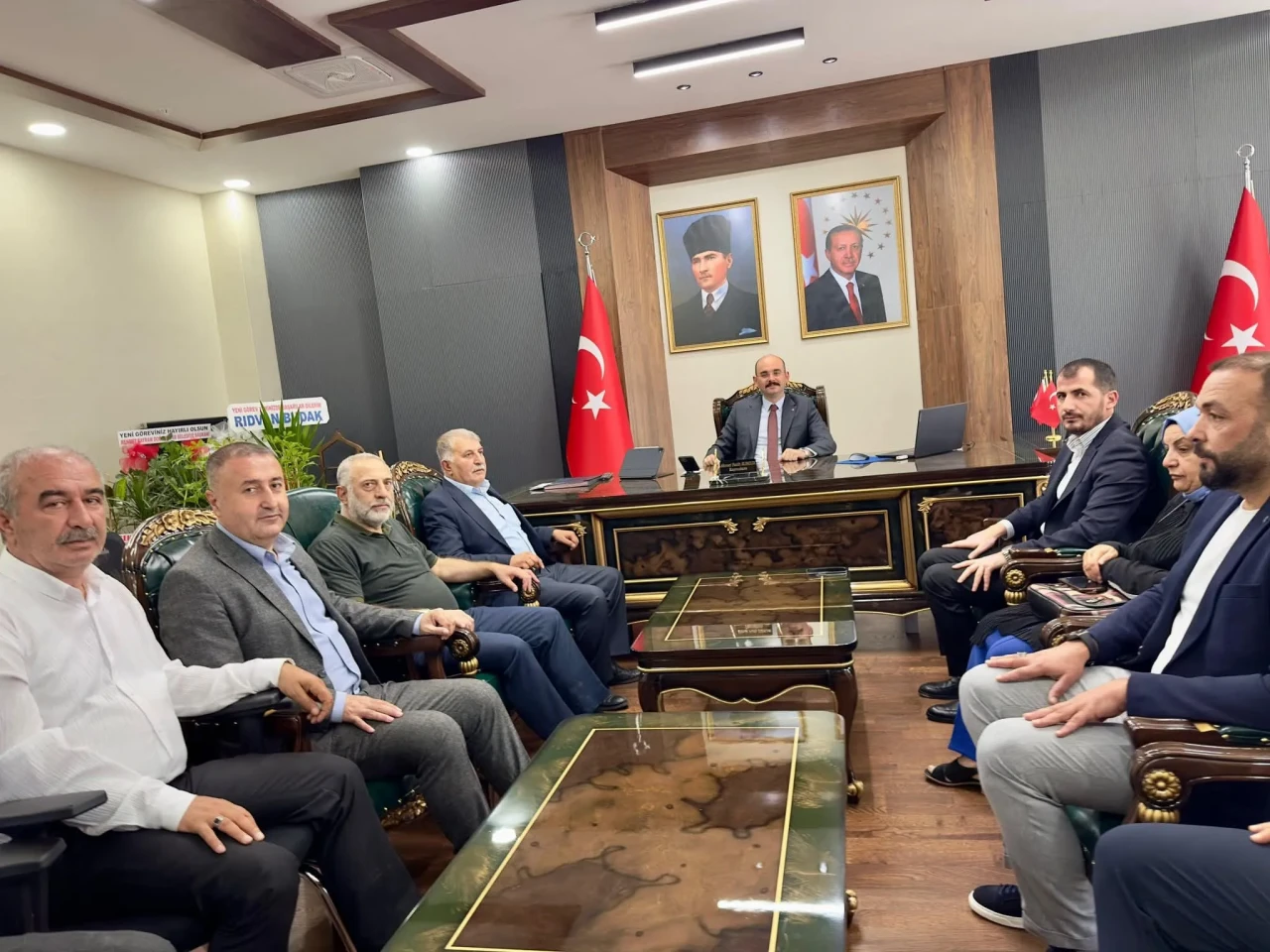 Kaymakam Sungur’a AK Parti’den hayırlı olsun ziyareti!
