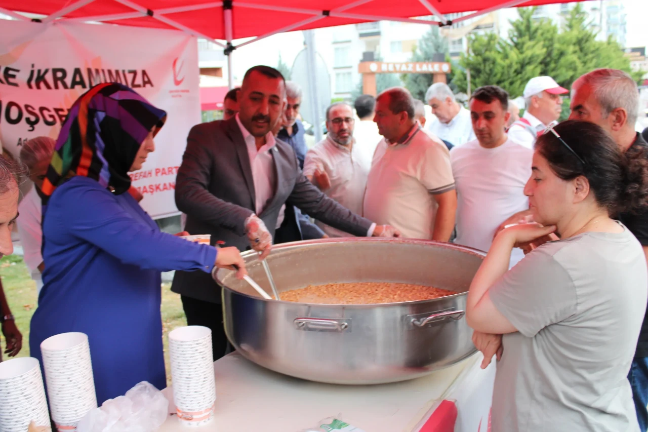 Yeniden Refah Partisi’nden Polislere Aşure İkramı!