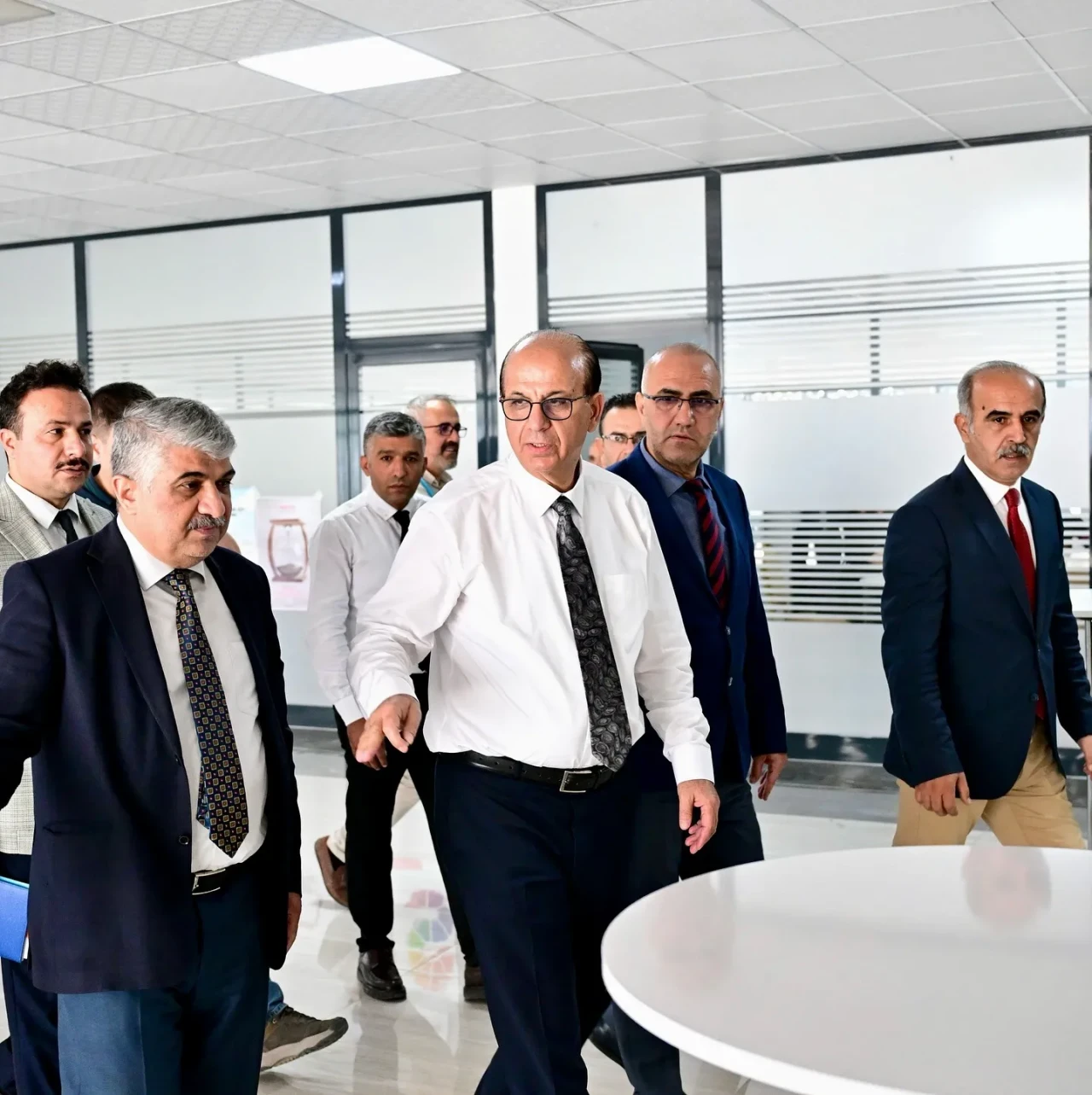 "Kütüphaneler sessizliğin içindeki en güçlü seslerdir!"