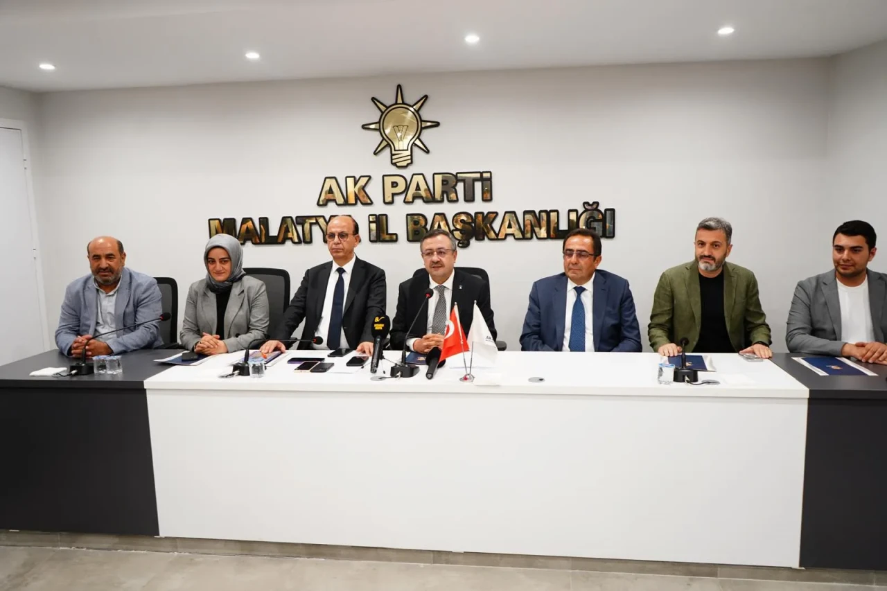 Ak Partili Bakan: "Kürt kardeşim meselen mi var konuşarak çözelim!"