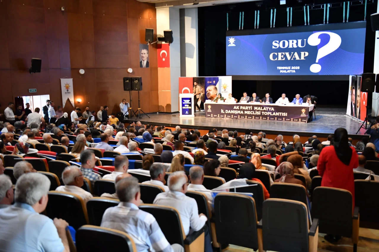 AKP Malatya’da gövde gösterisi yaptı! Allahu Ekber sesleri yükseldi!