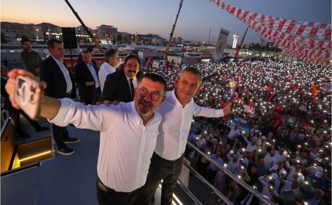 Özgür Özel Malatya’da 35. mitingde kesintisiz konuştu