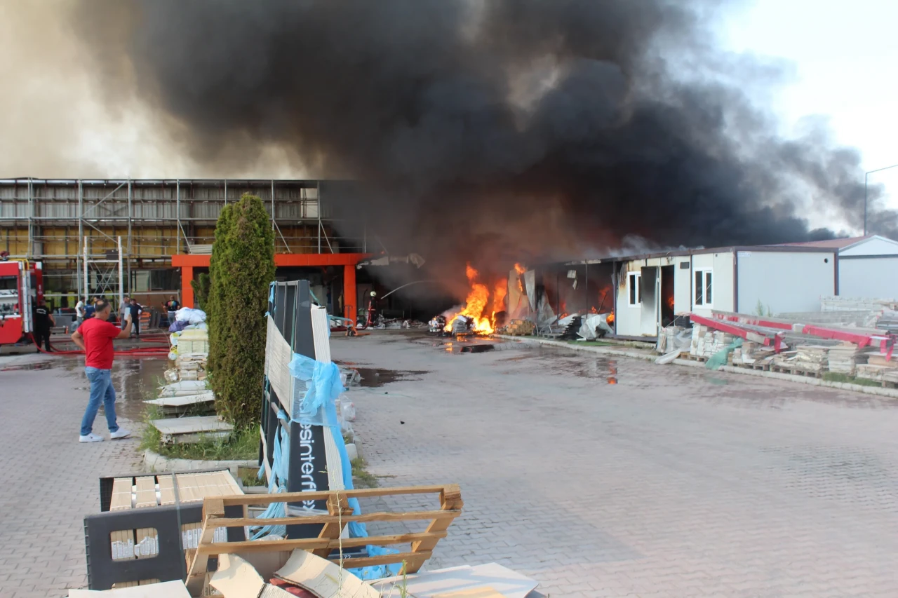 CHP Malatya Milletvekili Veli Ağbaba'nın İşyerinde Korkutan Yangın