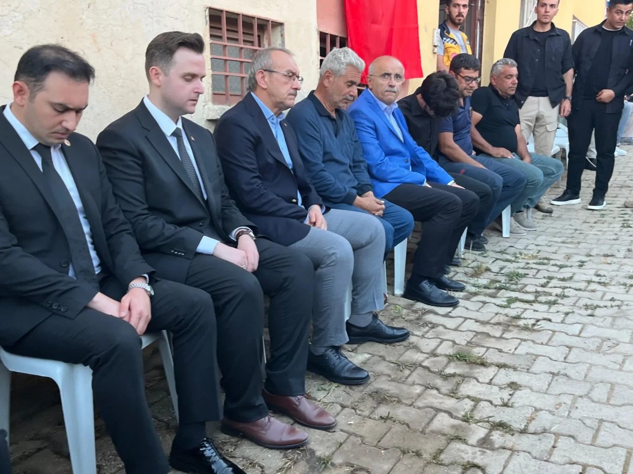 Gazdan zehirlenip şehit olan askerin evine taziye ziyareti!
