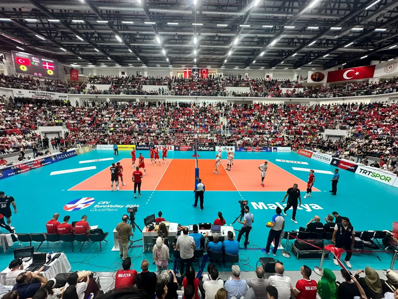Malatya’da Voleybolun Efeleri Avrupa’yı Garantiledi