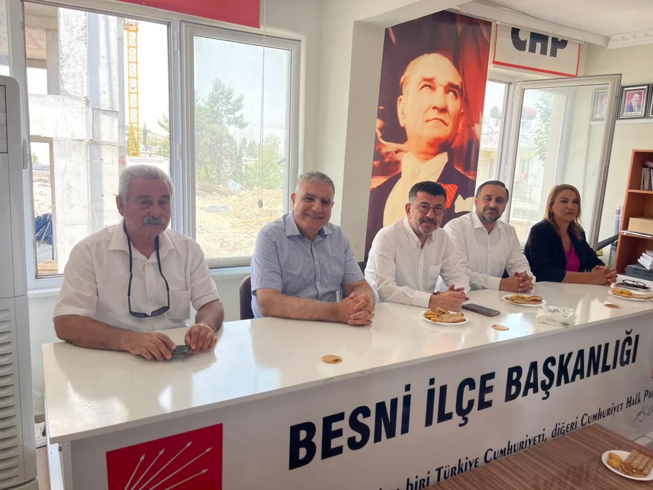 Veli Ağbaba: “Tütüne Uyuşturucu Muamelesi Yapılıyorlar!”