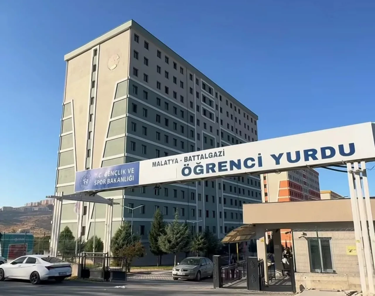 Malatya'da Üniversiteli Kız Öğrencilere Yurt için isyan etti!