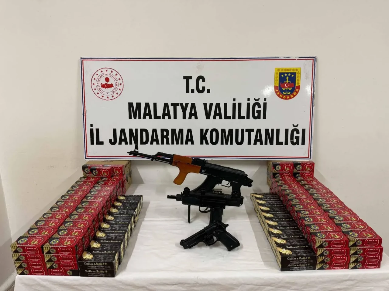 Vatandaşın İnancını Dolandırdılar, 70 Milyonla Polise Yakalandılar!