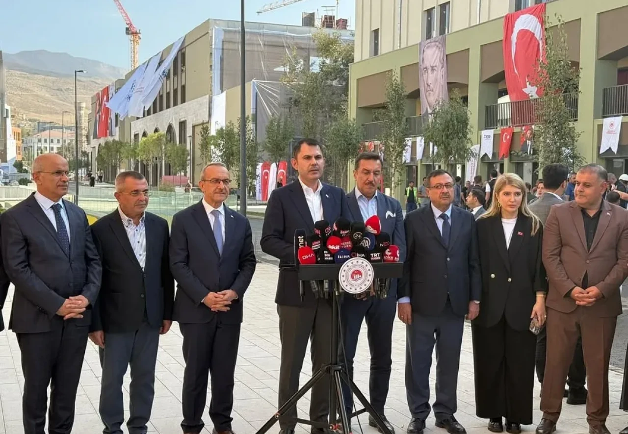 Murat Kurum Malatya’da: “453 Bin Yuvanın Yüzde 70’ini Tamamladık”