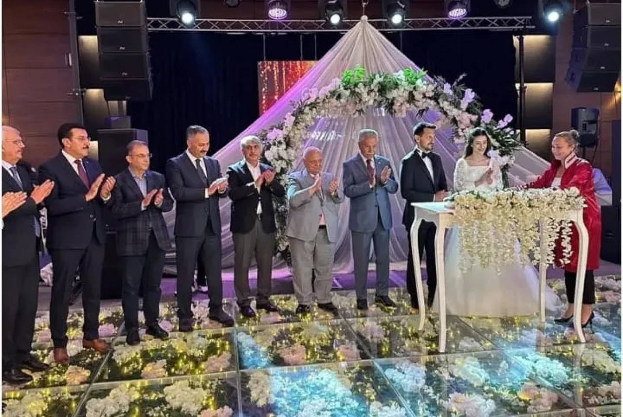 Milletvekili Tüfenkçi Vali’nin düğününde şahitlik yaptı!