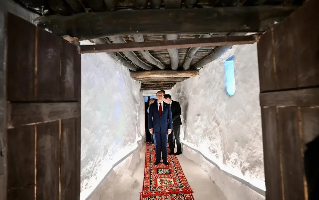 Vali Seddar Yavuz 800 Yıllık Büyük Ocak Cem Evi’ni Ziyaret Etti