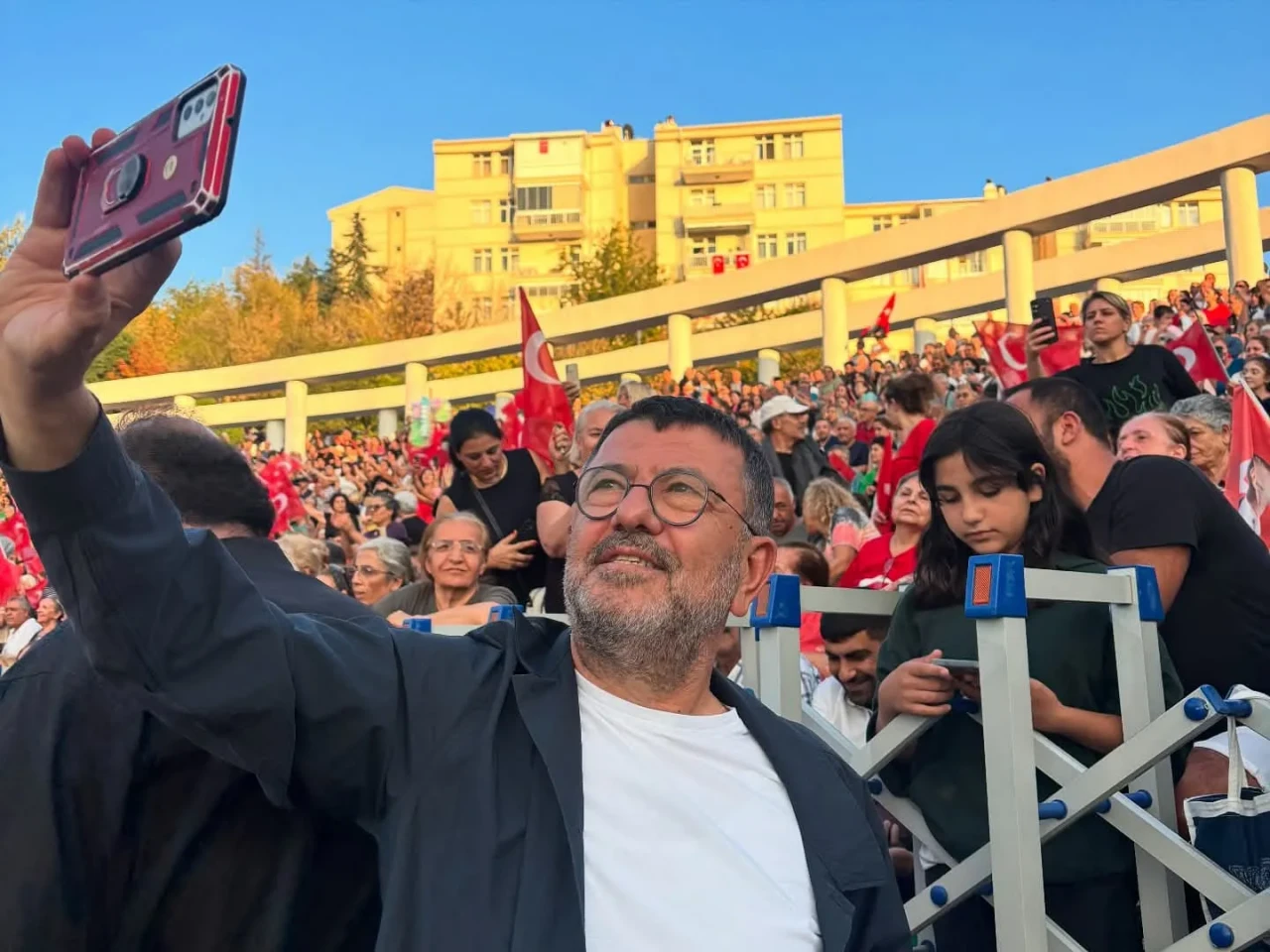 “AKP ile işbirliği yapan kim olursa olsun alçak ve namussuzdur!”