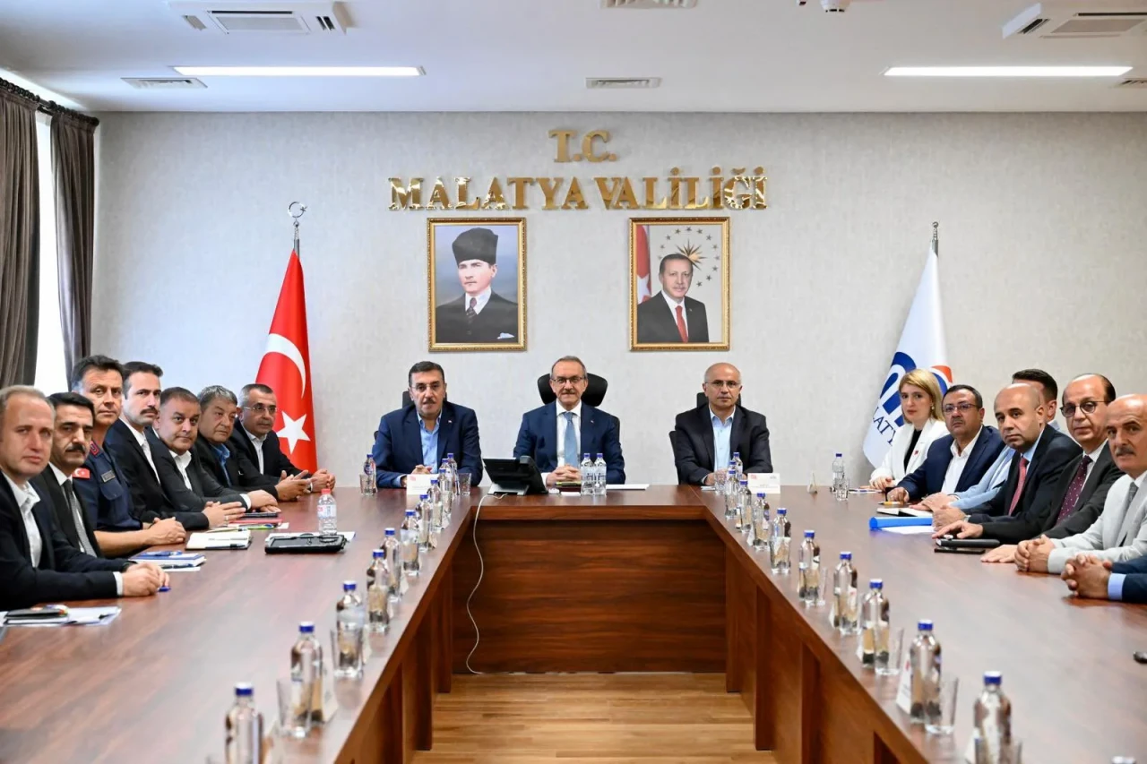 Cumhurbaşkanı Geliyor Şehrin Geleceği Konuşuldu! CHP’li Başkanlar Yok!