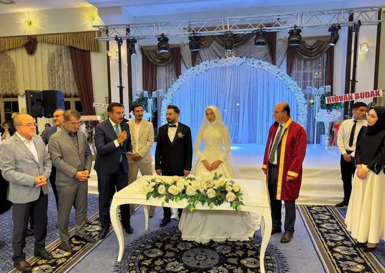 Rektör kızını evlendirdi! Vali ve vekil şahit oldu!