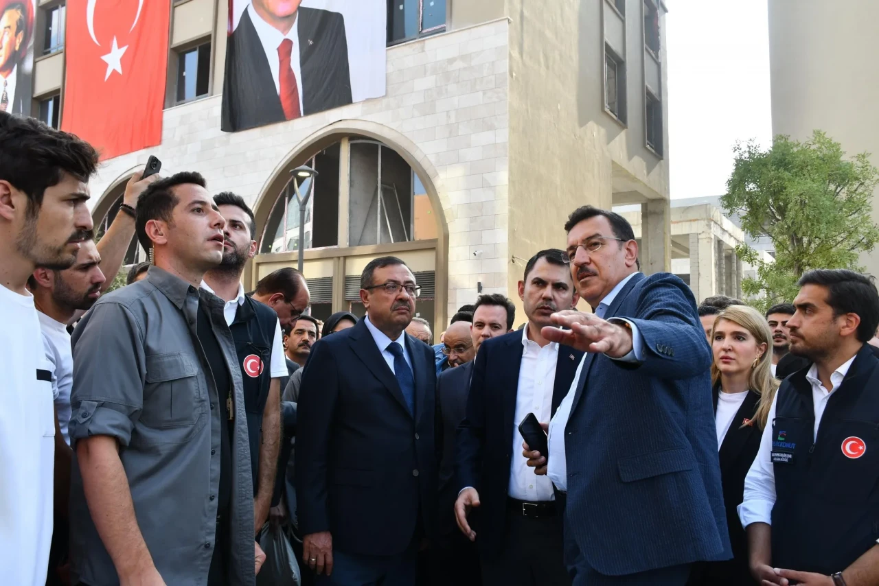 Malatyalı Çevre Şehircilik Bakanı Murat Kurum’un Fırçasına Alıştı