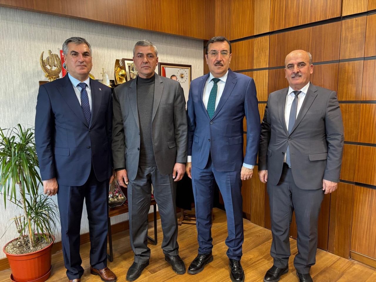 VEKİLLER GİTMEYİNCE ONLAR MECLİSE GİTTİ