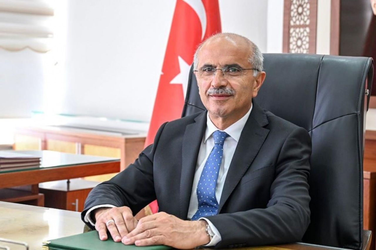 SAMİ BAŞKAN’DAN ÖĞRENCİYE JEST