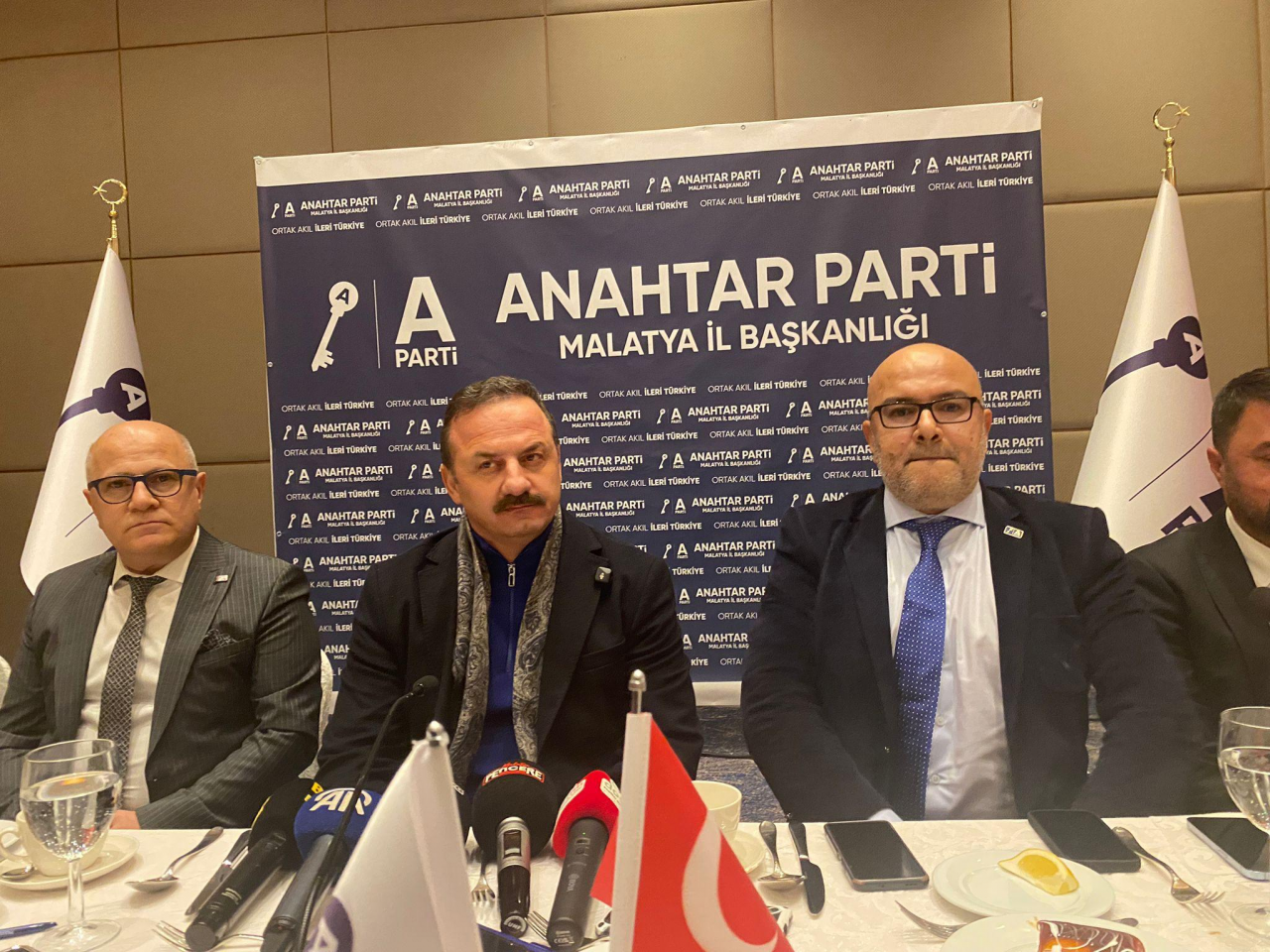 "SİZLERE BİR TELEFON KADAR UZAĞIZ"